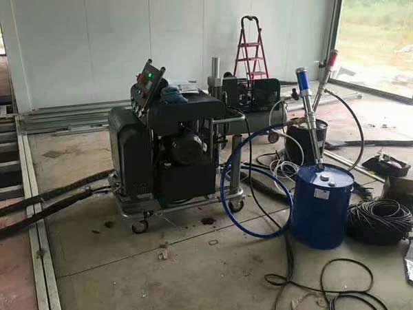 H5600輕鋼房屋保溫聚氨酯發泡噴涂機