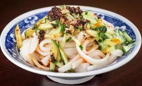 熱天吃貨的命誰給的?夏日三寶&ldquo;涼皮+涼面+涼粉&rdquo;速成法在家就能做!