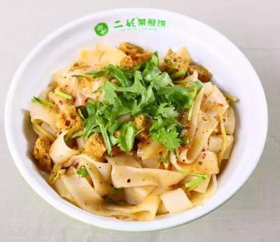 舌尖上的美食 提到?jīng)銎?我腦中第一反應(yīng)的就是二!妮!涼!皮!